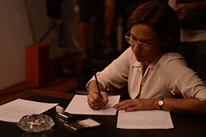 Imagem de cena do filme Em três atos, de Lucia Murat